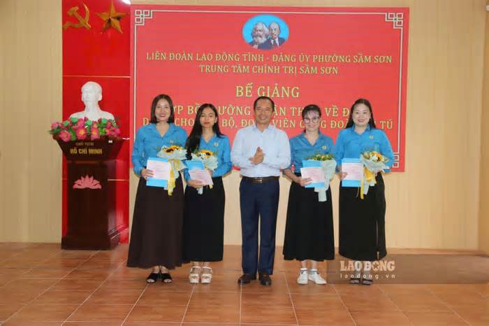 68 cán bộ, đoàn viên Công đoàn Thanh Hóa hoàn thành lớp bồi dưỡng nhận thức về Đảng