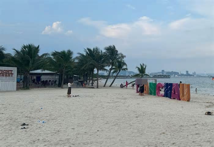 Xôn xao việc thu phí dịch vụ tại bãi biển Tuần Châu, Hạ Long
