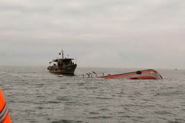 Bình Thuận: Sà lan Thái Bình Dương 05 bị chìm trên vùng biển Mũi Né