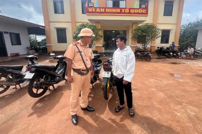 Bắt nhóm 'quái xế' đua xe trái phép, quay clip đăng lên mạng