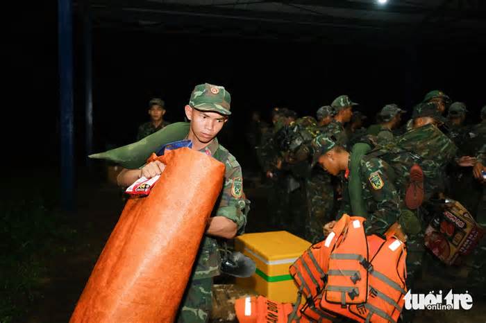 Rơi máy bay Yak-130: 1 phi công đang được đưa ra khỏi rừng, không bị thương