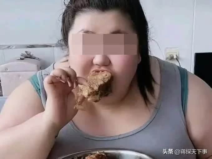 Nữ streamer đột tử khi đang mukbang nghi do ăn quá nhiều