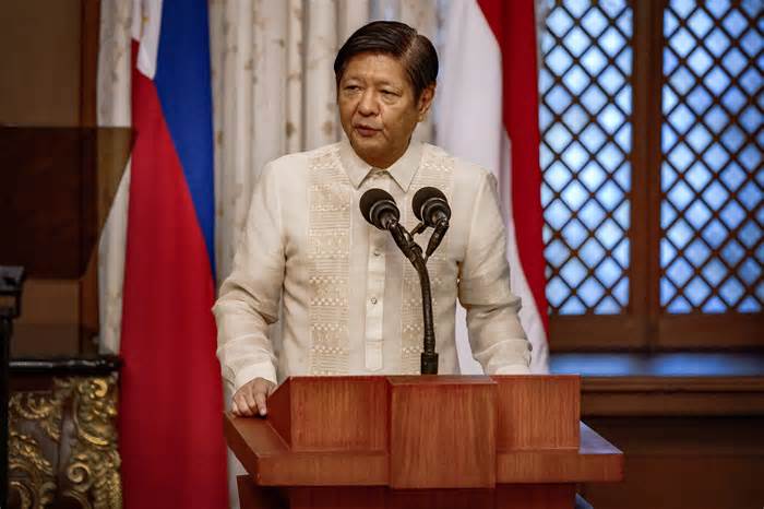 Philippines lo ngại về tàu chiến Trung Quốc gần Scarborough