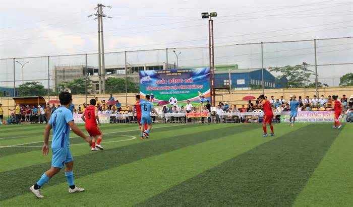 Giải bóng đá nam công nhân lao động hưởng ứng Tháng công nhân ở Thái Bình