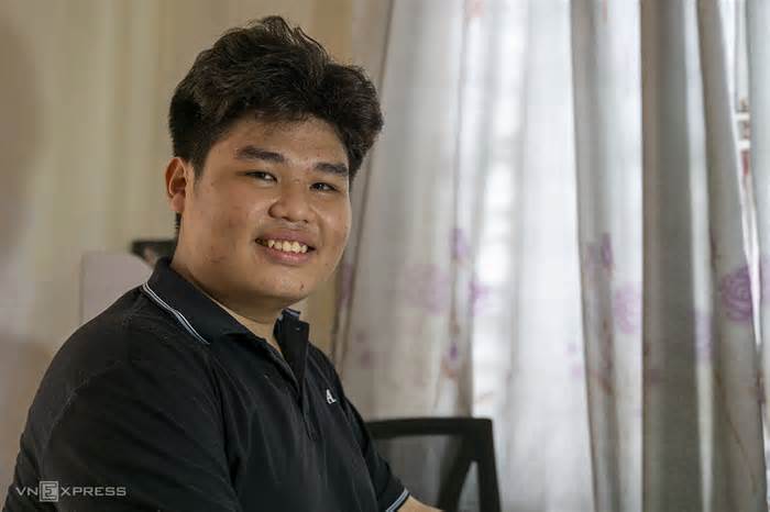 Nam sinh bỏ trường chuyên, giành cú đúp thủ khoa ở Đà Nẵng