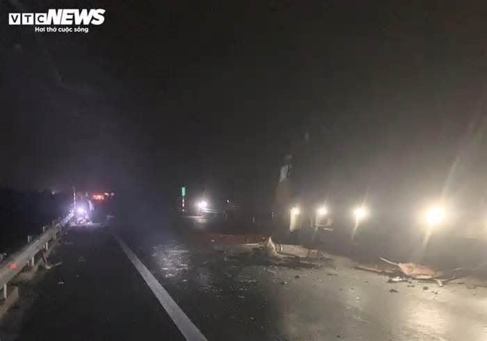 Lại xảy ra tai nạn thảm khốc trên cao tốc Cam Lộ - La Sơn, 6 người thương vong