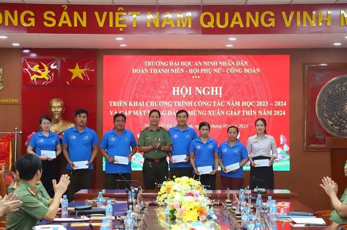 Trường Đại học An ninh nhân dân chăm lo cho đoàn viên dịp Tết 2024