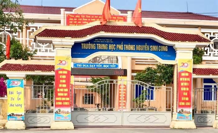 Lộ đề thi học kỳ toàn tỉnh Thừa Thiên - Huế: Kỷ luật hiệu trưởng một trường THPT