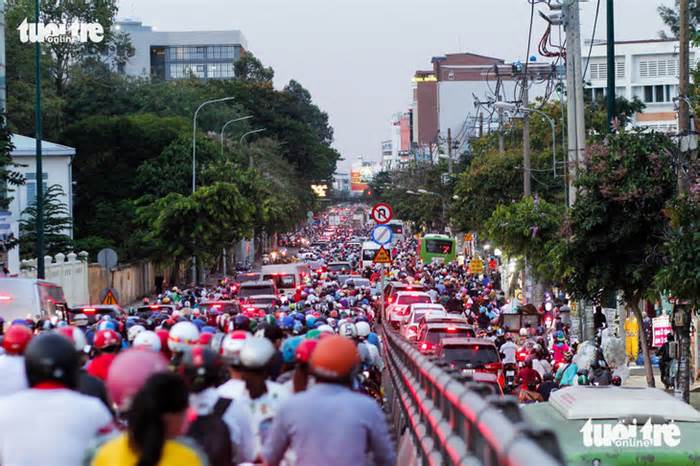 Nghẽn cầu vượt Nguyễn Thái Sơn: Cần mở thêm lối thoát đường Lê Lai