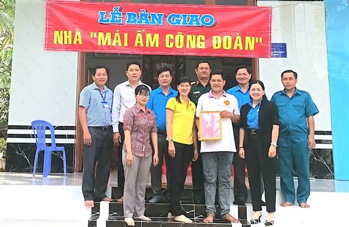 Bàn giao nhà Mái ấm Công đoàn cho đoàn viên vùng sâu tỉnh Kiên Giang