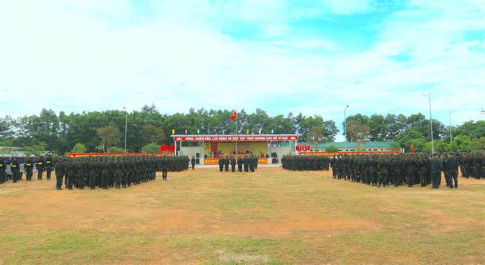 Chiến sỹ nghĩa vụ biểu diễn võ thuật trong ngày bế giảng lớp huấn luyện