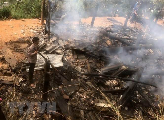 Quảng Nam: Cháy lớn thiêu rụi căn nhà gỗ khiến hai cụ già tử vong