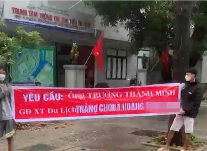 Treo băng rôn đòi nợ trước cơ quan là hành vi phạm luật