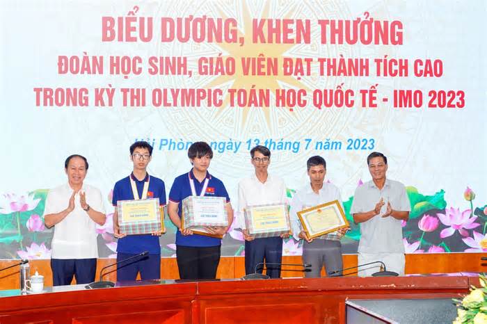 Hải Phòng thưởng 1,62 tỉ đồng cho học sinh, giáo viên đạt huy chương vàng Toán quốc tế