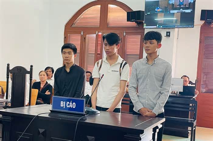 Y án 3 thanh niên ở Phú Yên vác mã tấu chém trọng thương người khác