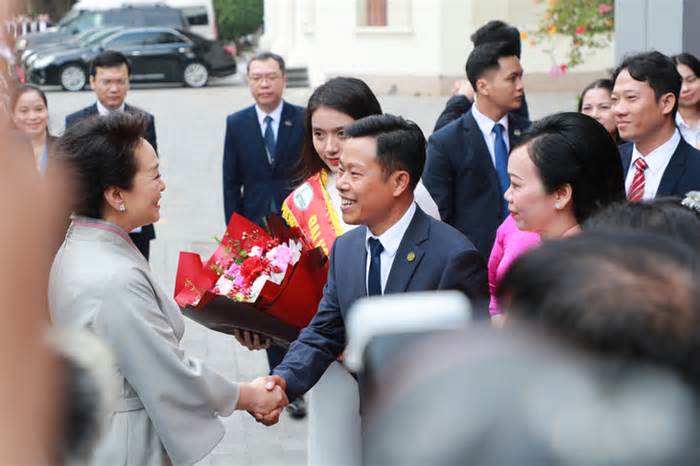 Hai phu nhân Chủ tịch nước Việt Nam, Trung Quốc giao lưu với sinh viên ĐH Quốc gia Hà Nội