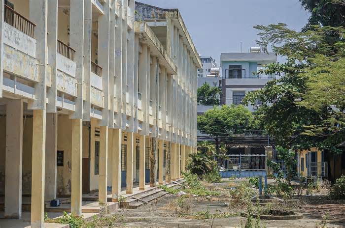 Trung tâm giáo dục thường xuyên bỏ hoang giữa 'đất vàng' Đà Nẵng