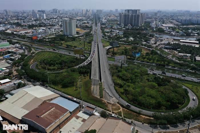 Cận cảnh đường Võ Văn Kiệt nối cao tốc TPHCM - Trung Lương 8 năm chưa xong