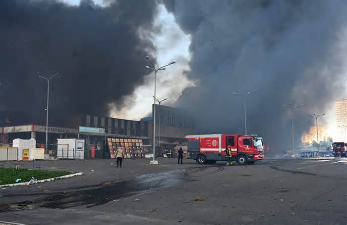 Video vụ nổ đại siêu thị ở Kharkov khiến 16 người chết