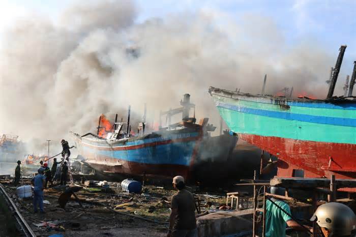 Vụ cháy 11 tàu cá ở Phan Thiết: UBND tỉnh chỉ đạo sớm khắc phục hậu quả, làm rõ nguyên nhân cháy