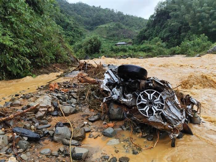 Tìm thấy thi thể 15 nạn nhân trong vụ sạt lở cuốn nhiều xe ở Cao Bằng