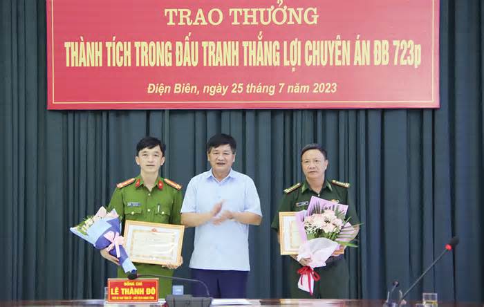 Chủ tịch UBND tỉnh Điện Biên thưởng nóng lực lượng phá chuyên án ma túy