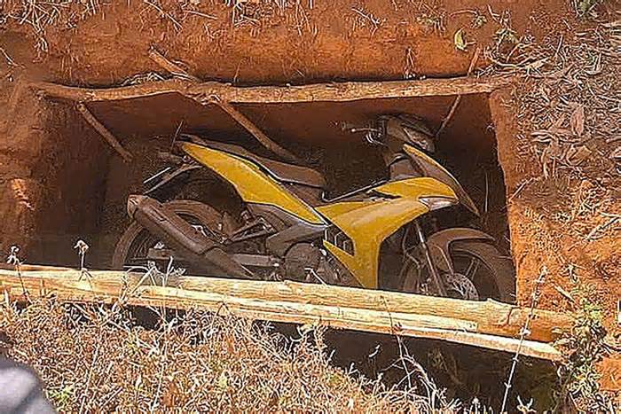 Tìm thấy xe máy của nghi phạm cướp ngân hàng ở Gia Lai