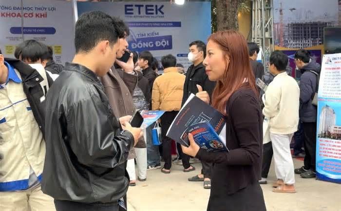 Việc làm thời vụ dịp Tết: Nhiều cơ hội việc làm cho sinh viên, lao động trẻ