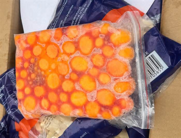 Thu giữ hơn 12 tấn sụn gà, trứng non nghi nhập lậu ở Hà Nội