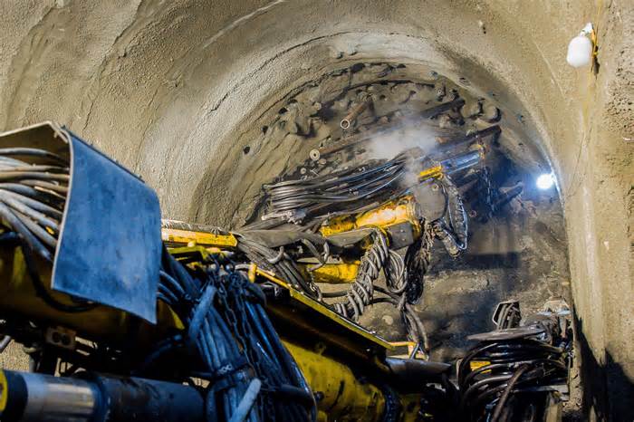 Đưa robot đến khắc phục sụt lở hầm đường sắt Chí Thạnh