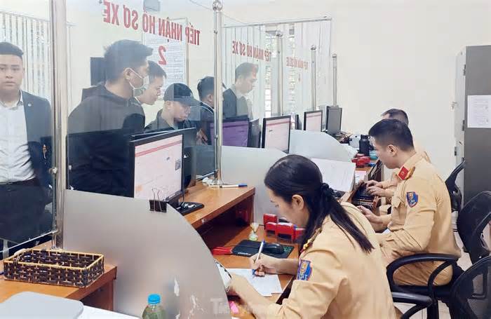 Cục CSGT hướng dẫn đăng ký cấp, đổi giấy phép lái xe sau khi Bộ Công an tiếp nhận