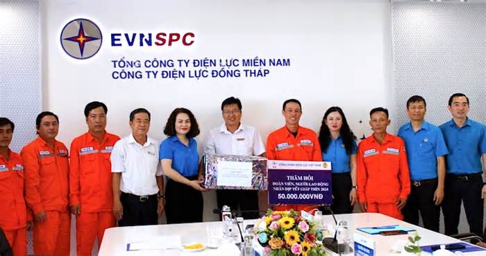 Công đoàn Điện lực Việt Nam trao quà Tết tới đoàn viên tại Đồng Tháp