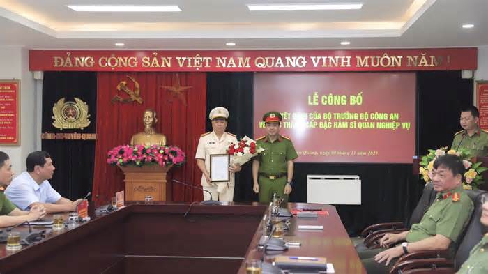 Phó Giám đốc Công an tỉnh Tuyên Quang được thăng hàm Đại tá