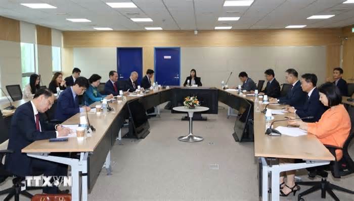Việt Nam tăng cường hợp tác với Hàn Quốc trong lĩnh vực chiến lược con người