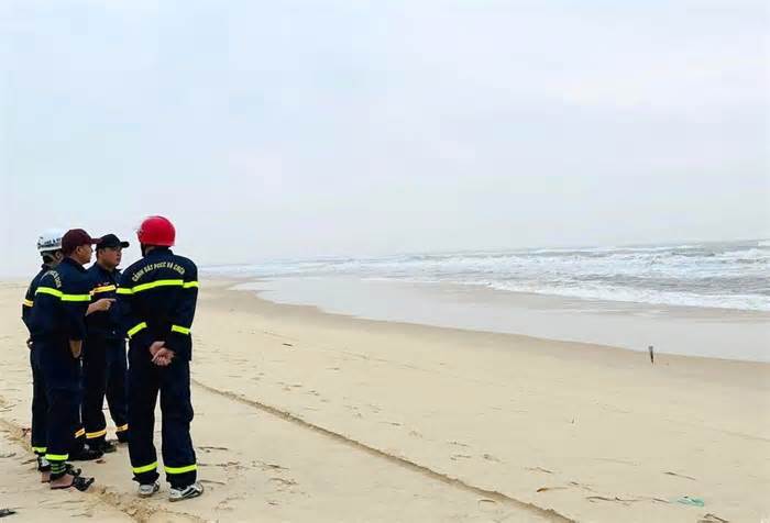 Nam thanh niên mất tích sau khi bỏ lại xe máy ở bãi biển
