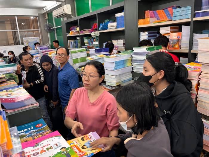 Sách giáo khoa cung ứng cao hơn kế hoạch nhưng thực tế vẫn thiếu hơn 3,9 triệu cuốn
