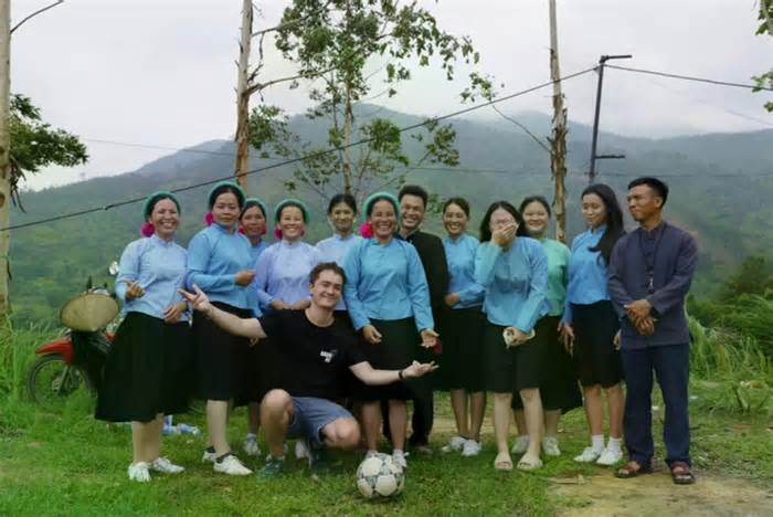 Khoảnh khắc đạo diễn Pháp thốt lên 'Tôi đã là người Việt Nam'