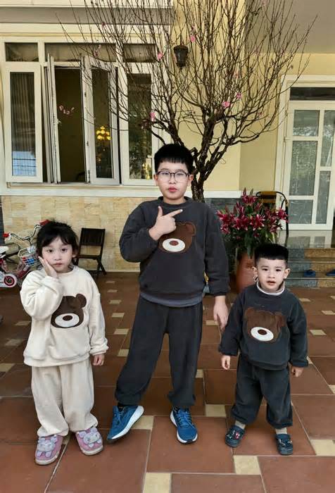 Cha mẹ loay hoay với quy định ghế trẻ em trên ô tô