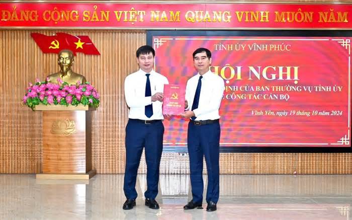 Bản tin 8H: Điều động, chỉ định Phó Chủ tịch HĐND tỉnh giữ chức Bí thư Thành ủy