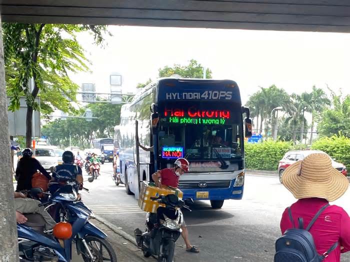 TPHCM: Lo tăng giá, nạn 'xe dù, bến cóc' dịp nghỉ lễ 2/9