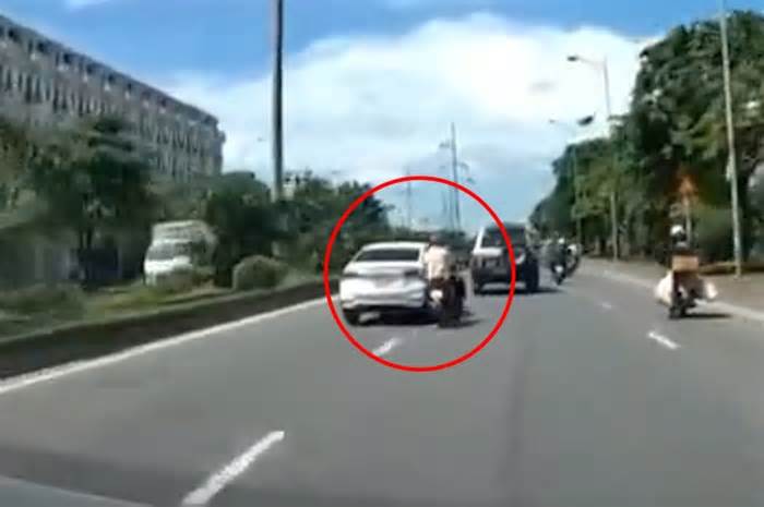 Hà Nội: Truy tìm tài xế nghi cố tình chèn ngã người đi xe máy rồi bỏ chạy