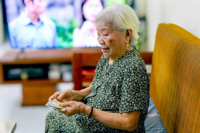 Chi trả gộp lương hưu, trợ cấp, quà Tết từ 3-2