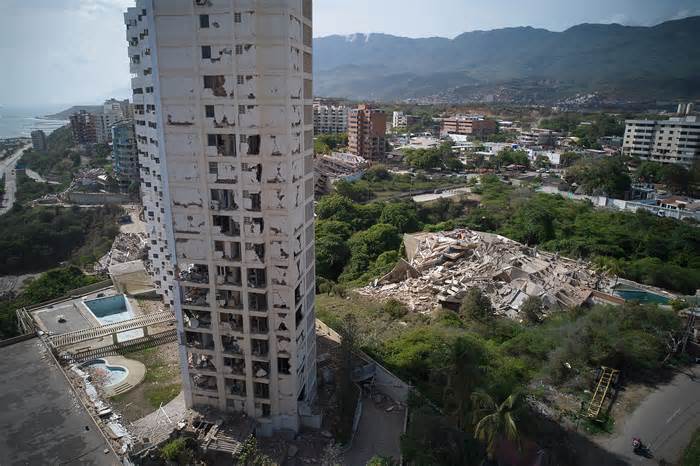 Lý do loạt nhà cao tầng Venezuela sập như bánh kếp trong động đất