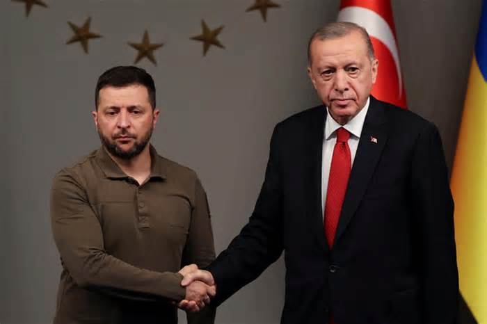 Sau khi bắt tay Ukraine, Thổ Nhĩ Kỳ giải thích về quan hệ với Nga