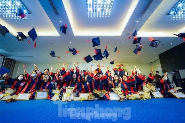 Báo Tiền Phong nhận hồ sơ ứng viên học bổng Nâng bước Thủ khoa 2023
