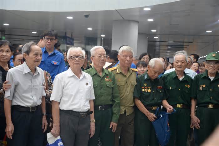 Cựu chiến binh Điện Biên Phủ đi thử Metro số 1 của TP.HCM