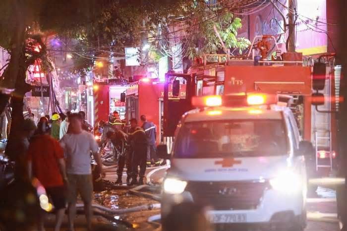 Cháy nhà 4 người chết ở Hà Nội: Hàng xóm bất lực nhìn bàn tay vẫy cầu cứu