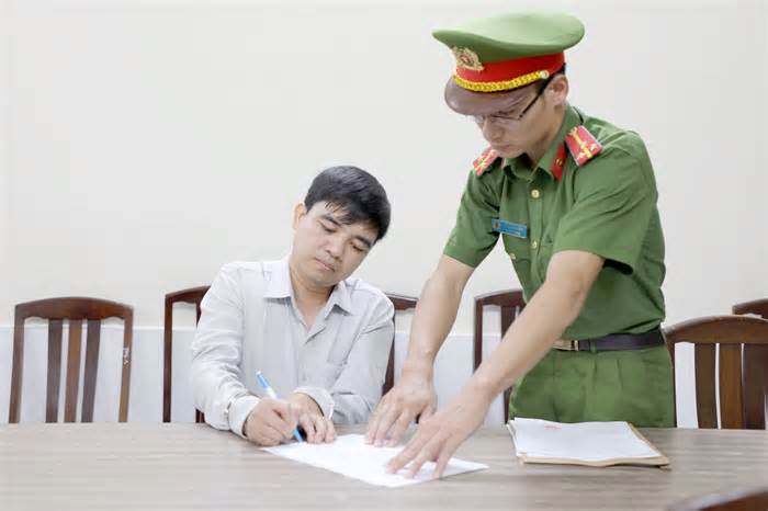 Khởi tố Phó trưởng Phòng Tàu sông, Cục Đăng kiểm Việt Nam