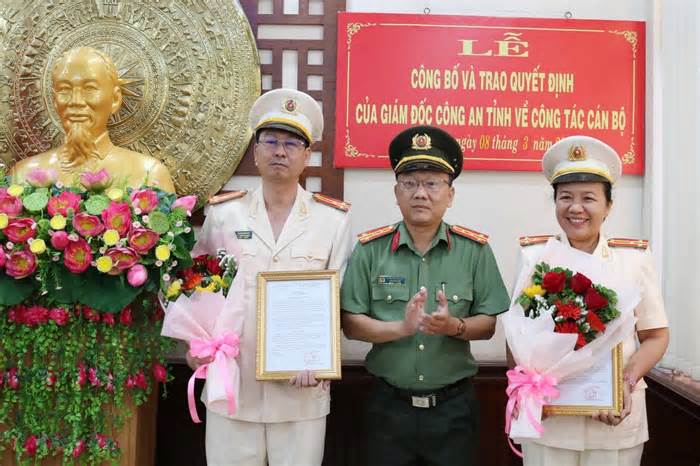 Bản tin 8H: Công an tỉnh An Giang trao quyết định về công tác cán bộ