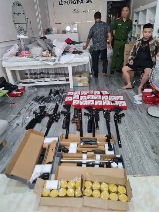 Tịch thu nhiều linh kiện lắp ráp súng hơi khí nén ở Bắc Giang